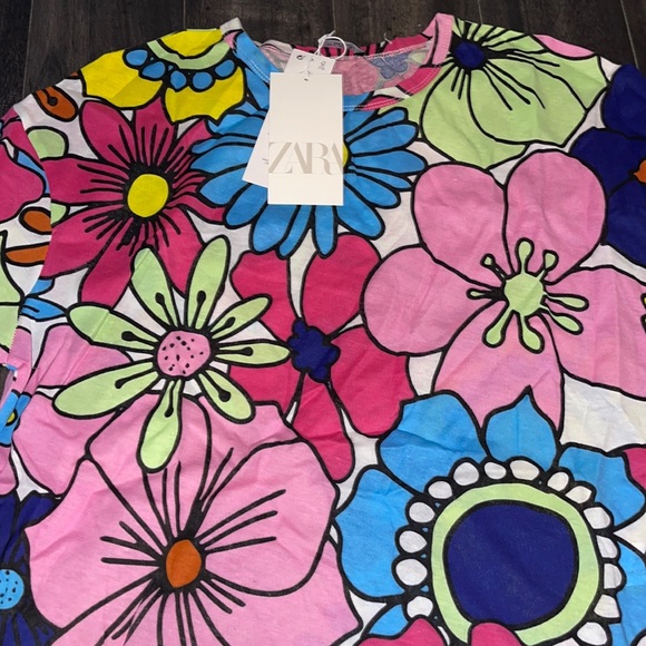 Zara Tops Zaras Top With Floral Design Perfect For Spring Poshmark